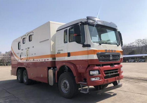 連續(xù)油管作業(yè)車