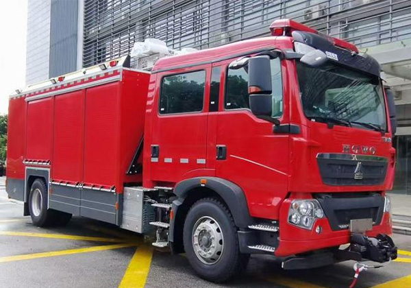 化學(xué)救援消防車