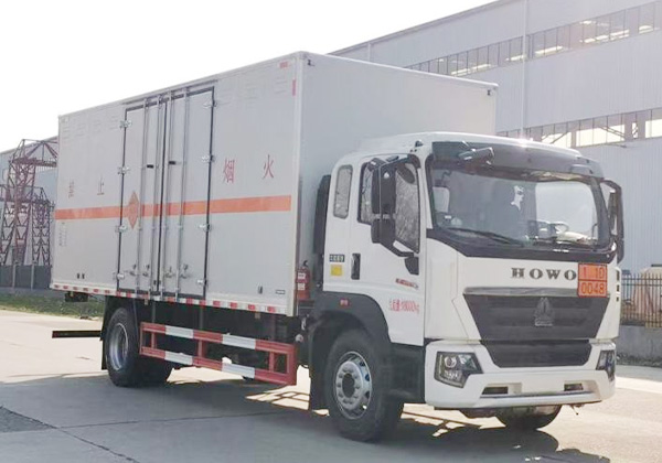 爆破器材運(yùn)輸車