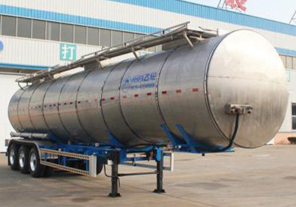 普通液體運(yùn)輸半掛車(chē)