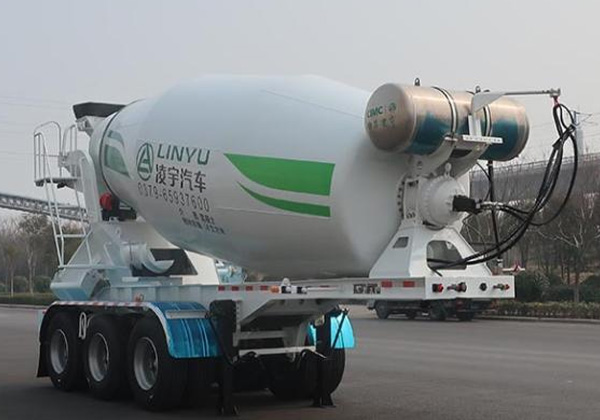 混凝土攪拌運(yùn)輸半掛車(chē)